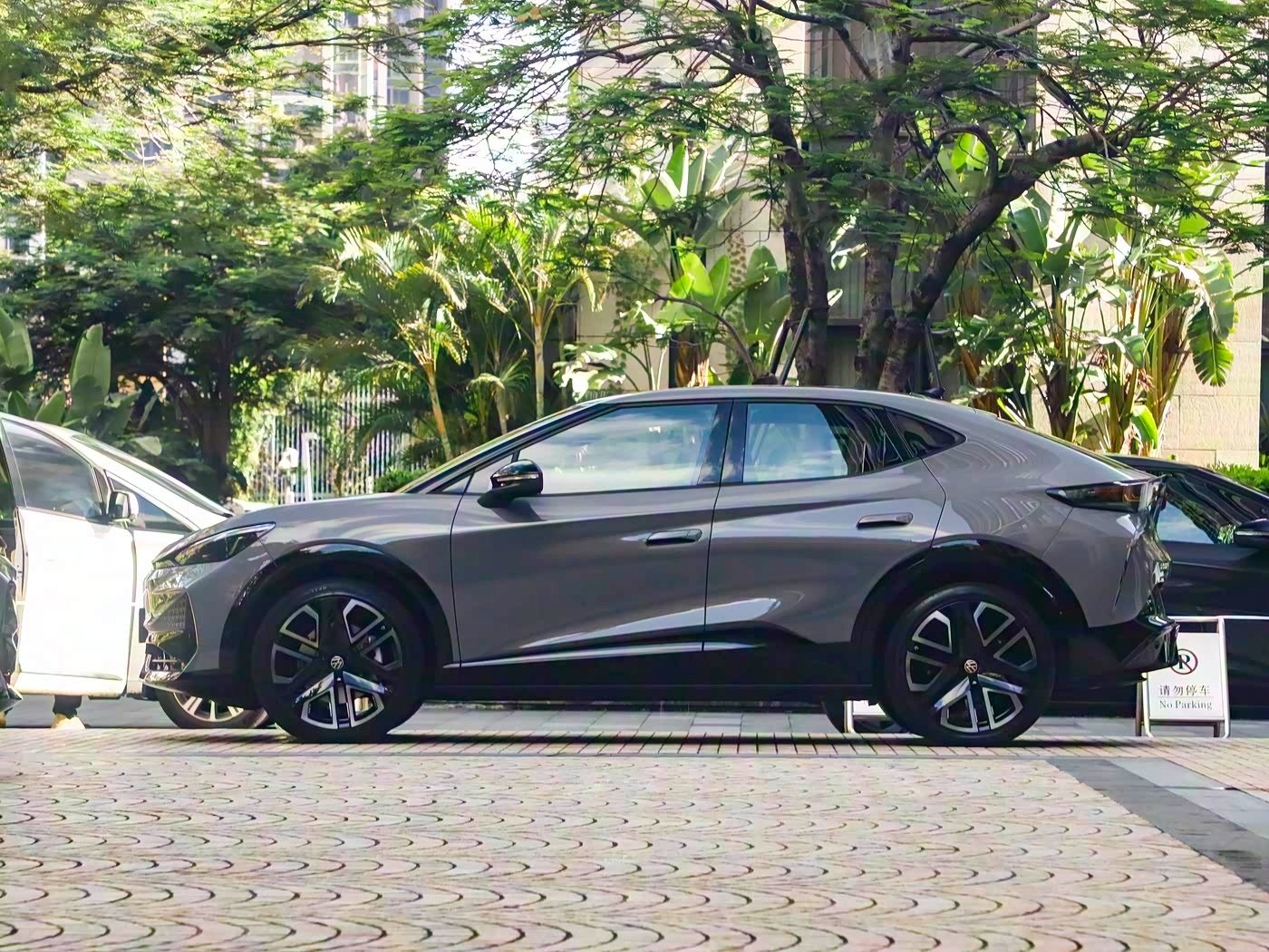 2025 Volkswagen ID.UNYX 06